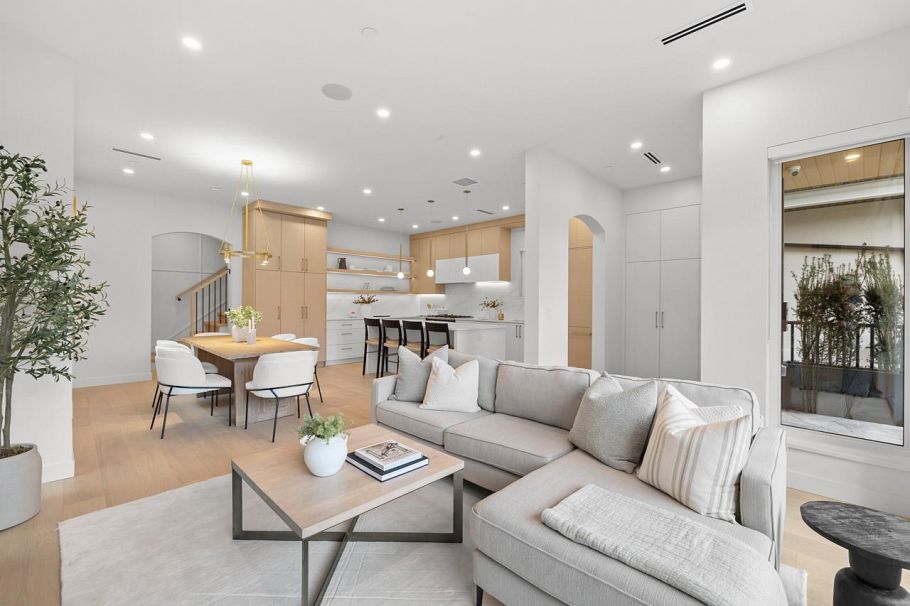 1 727 E 31st Avenue Vancouver, BC - 5