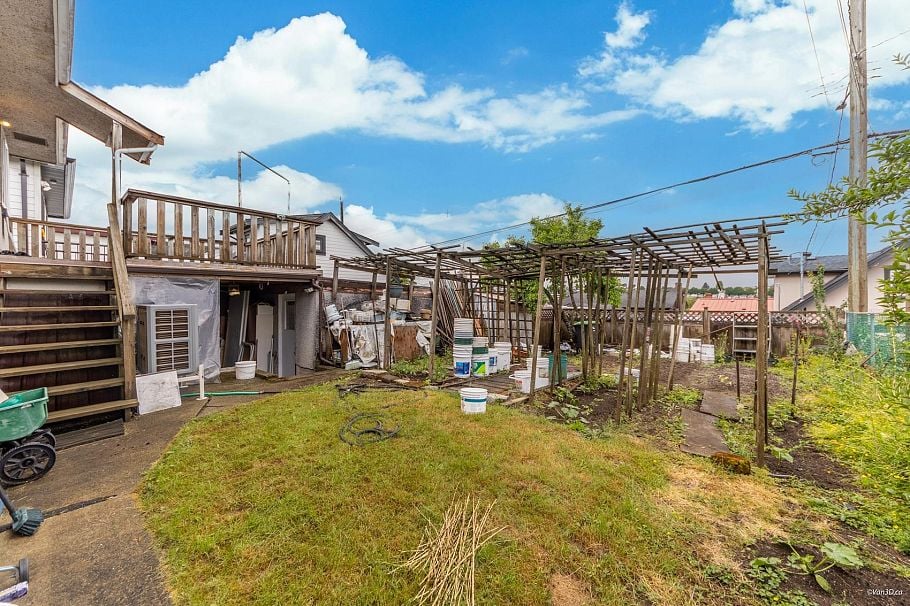 3185 E 16th Avenue Vancouver, BC - 23
