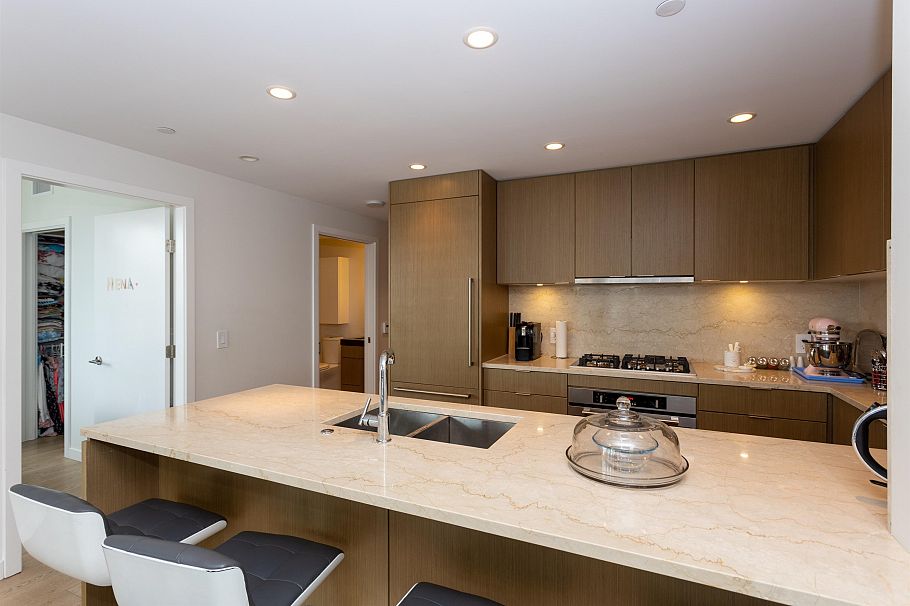 707 112 E 13th Street North Vancouver, BC - 7