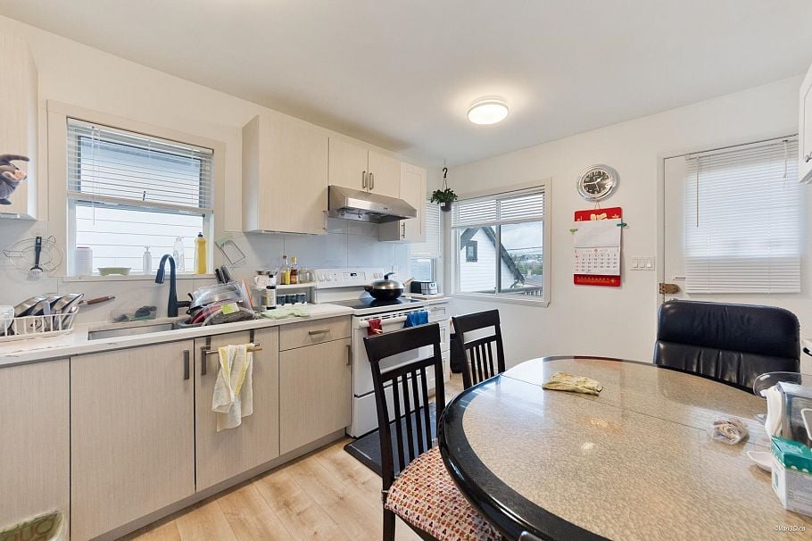 3185 E 16th Avenue Vancouver, BC - 8