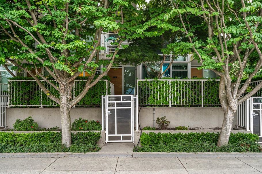 103 161 W Georgia Street Vancouver, BC - 2