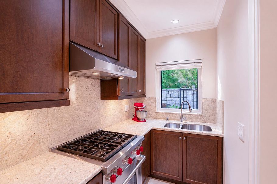 4578 Puget Drive Vancouver, BC - 8