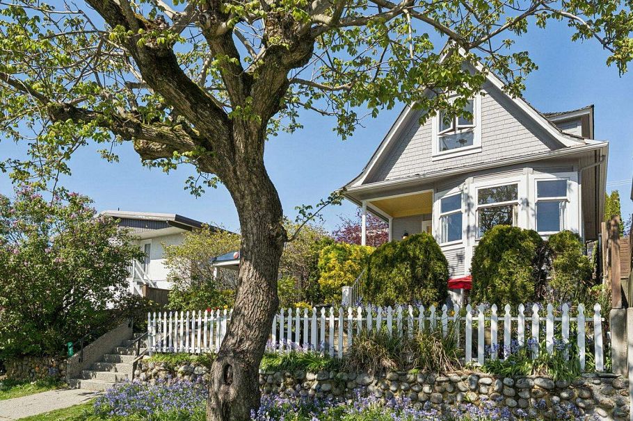 408 E 2nd Street North Vancouver, BC - 2