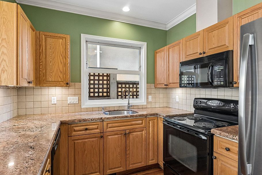 408 E 2nd Street North Vancouver, BC - 15
