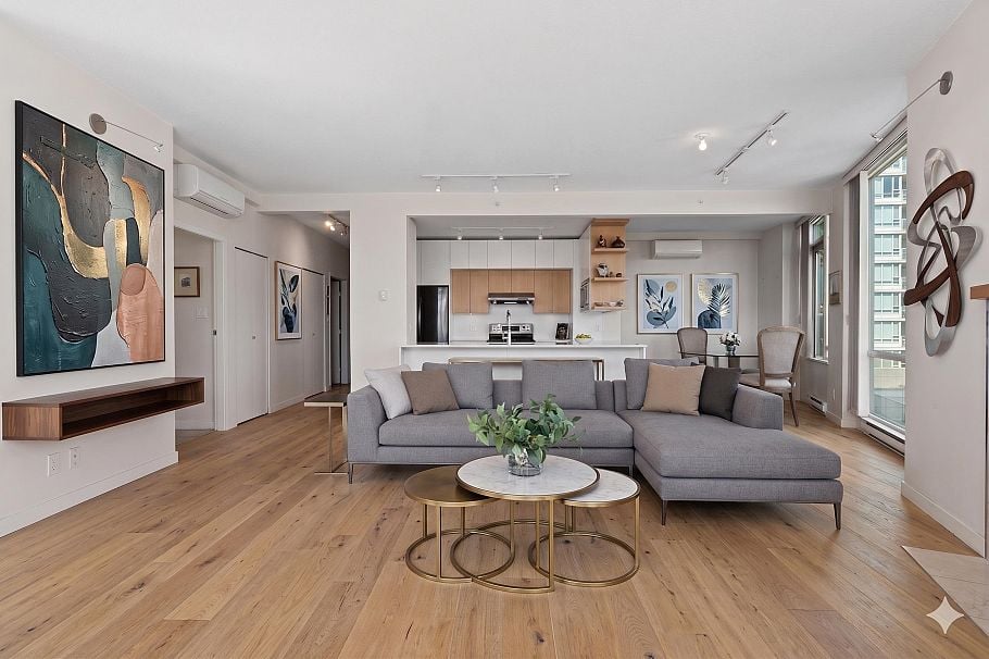 501 1099 Marinaside Crescent Vancouver, BC - 4