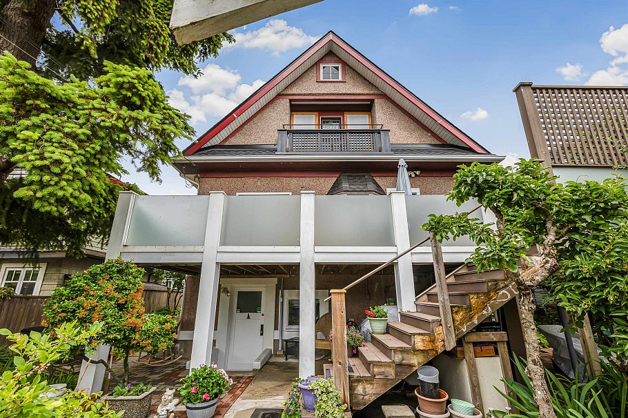 3732 W 2nd Avenue Vancouver, BC - 37
