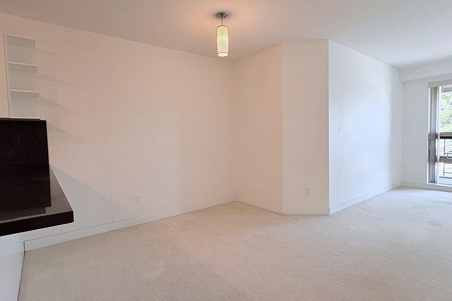 305 4550 Fraser Street Vancouver, BC - 6