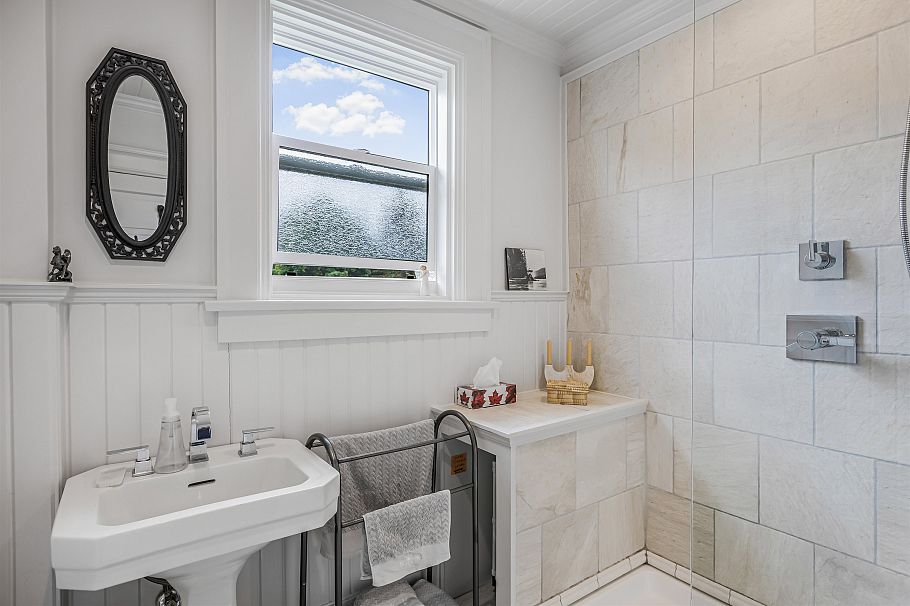 3732 W 2nd Avenue Vancouver, BC - 20