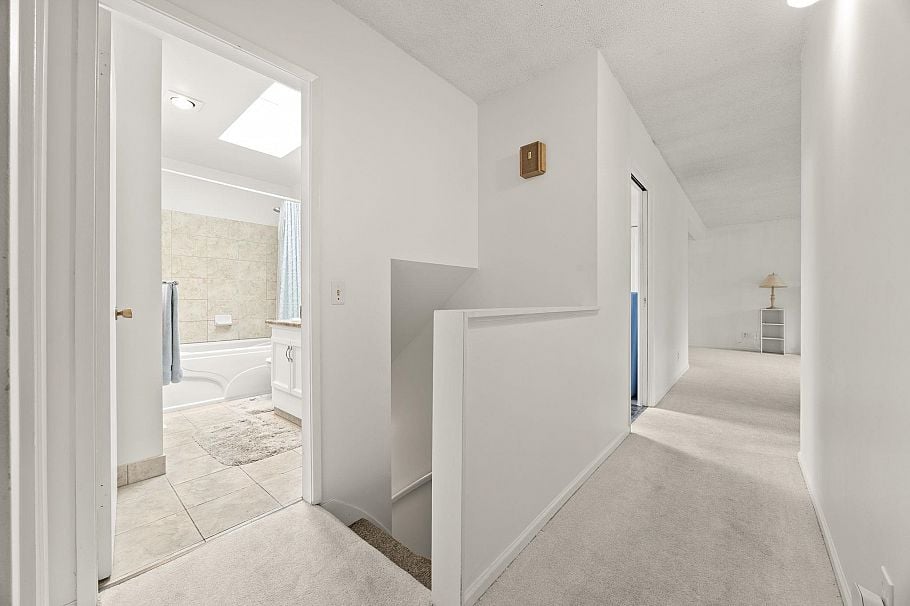 1350 Berkley Road North Vancouver, BC - 31
