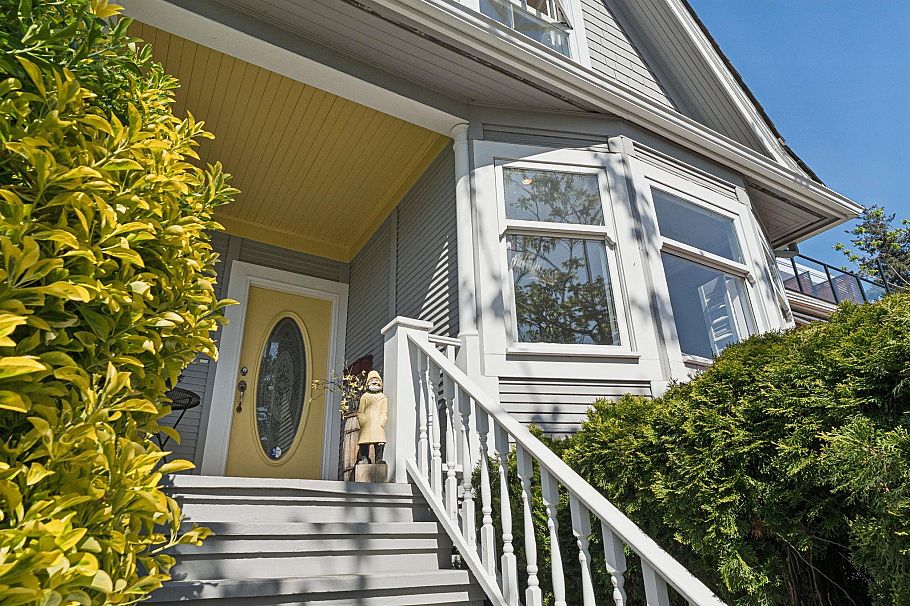 408 E 2nd Street North Vancouver, BC - 4