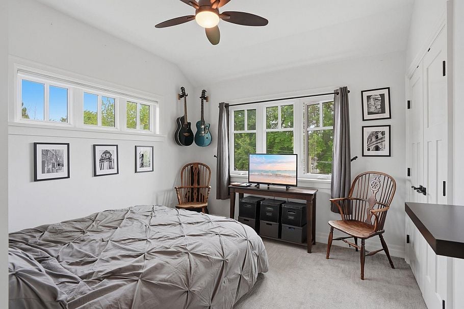 4098 W 16th Avenue Vancouver, BC - 17