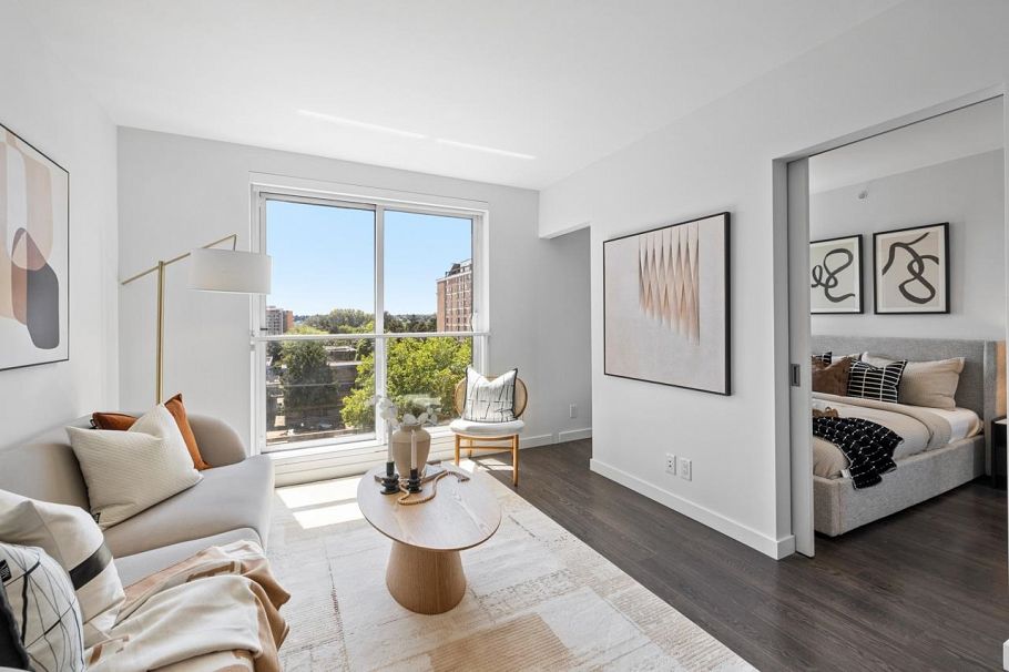 562 955 E Hastings Street Vancouver, BC - 2