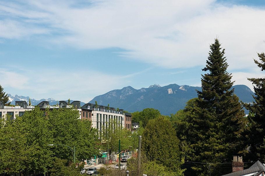 2408 E 12th Avenue Vancouver, BC - 15