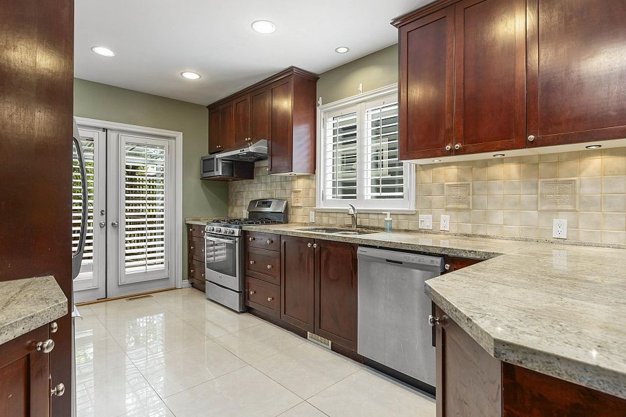 4549 W 12th Avenue Vancouver, BC - 12