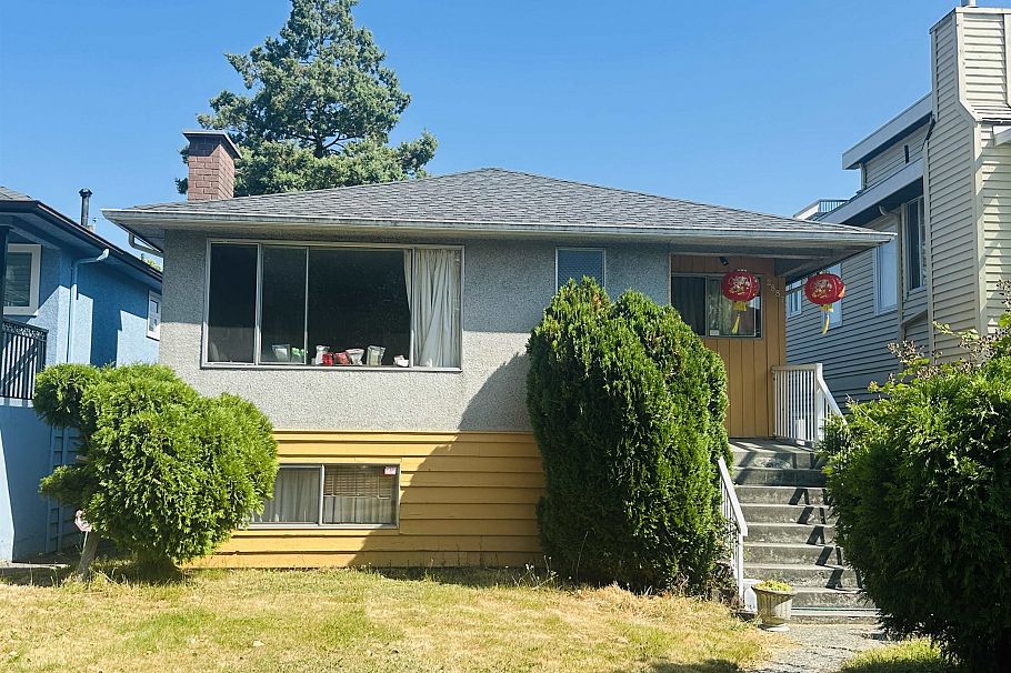 2887 W 24th Avenue Vancouver, BC - 1