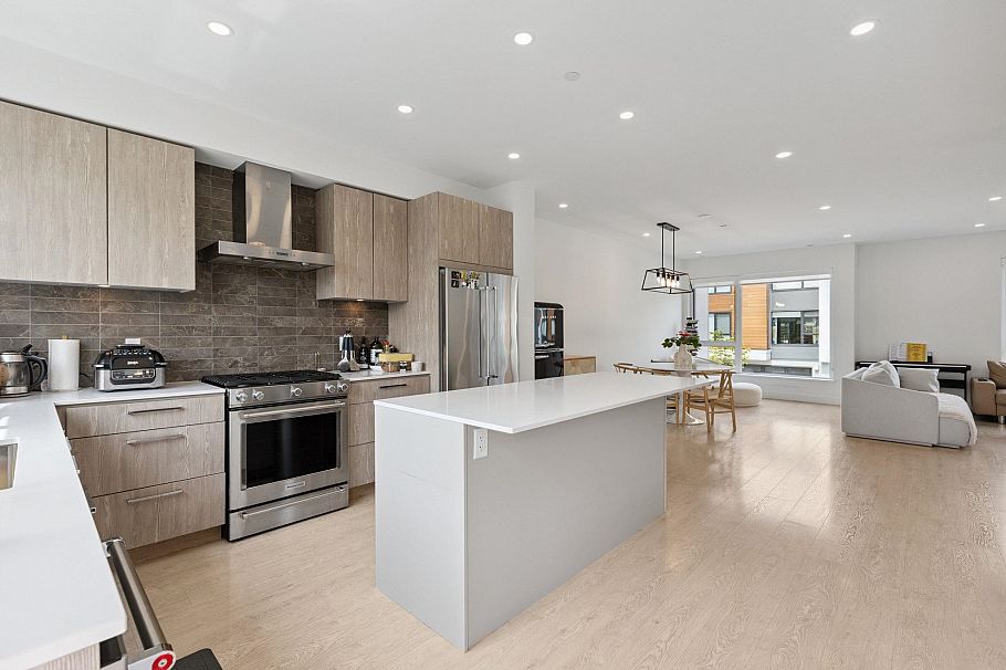38 3597 Malsum Drive North Vancouver, BC - 4