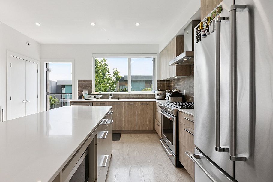 38 3597 Malsum Drive North Vancouver, BC - 2