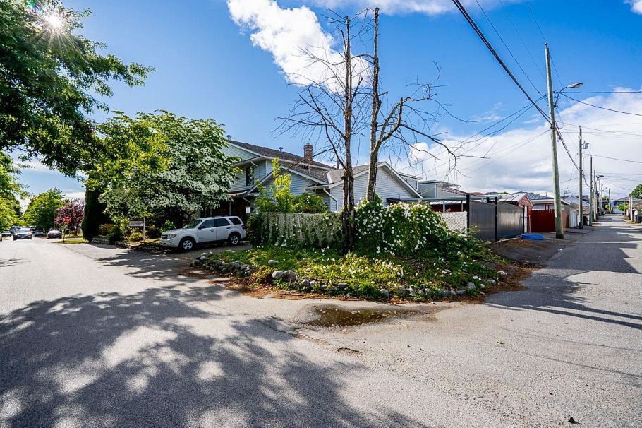 1525 E 51st Avenue Vancouver, BC - 21