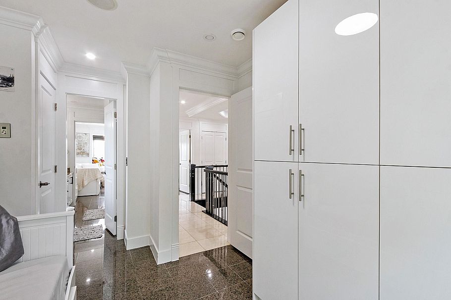 1060 E 61st Avenue Vancouver, BC - 24