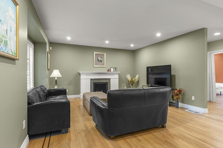 4549 W 12th Avenue Vancouver, BC - 5