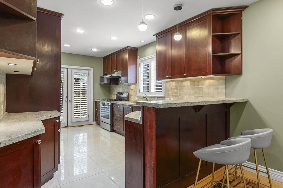 4549 W 12th Avenue Vancouver, BC - 11