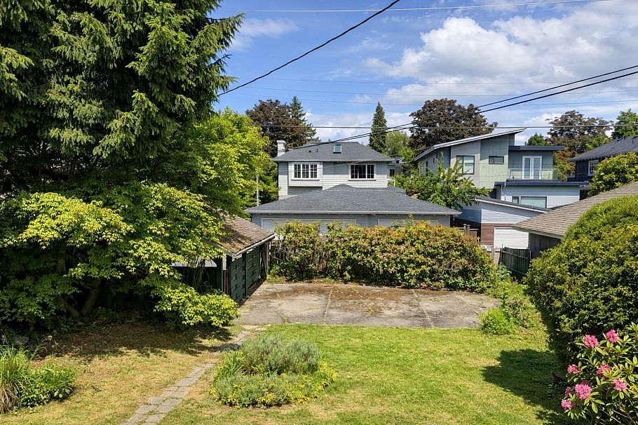 4279 W 16th Avenue Vancouver, BC - 8