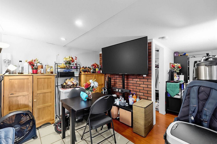 5033 Killarney Street Vancouver, BC - 9
