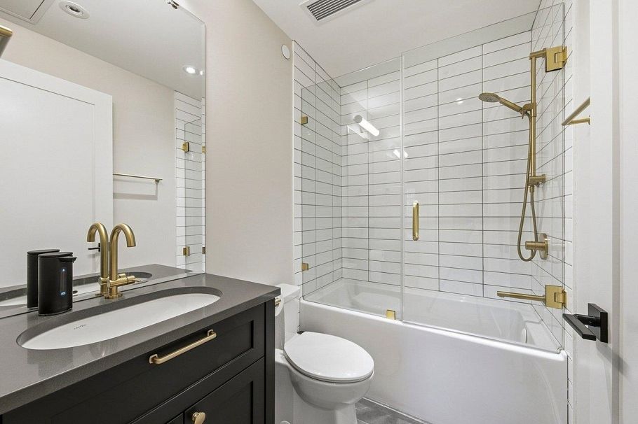 2 1456 W 45th Avenue Vancouver, BC - 17