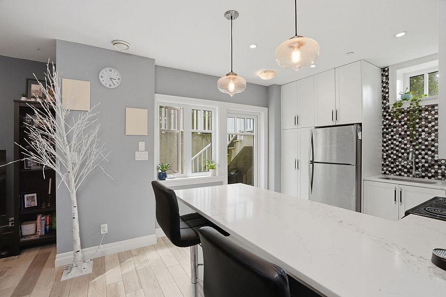 4098 W 16th Avenue Vancouver, BC - 20