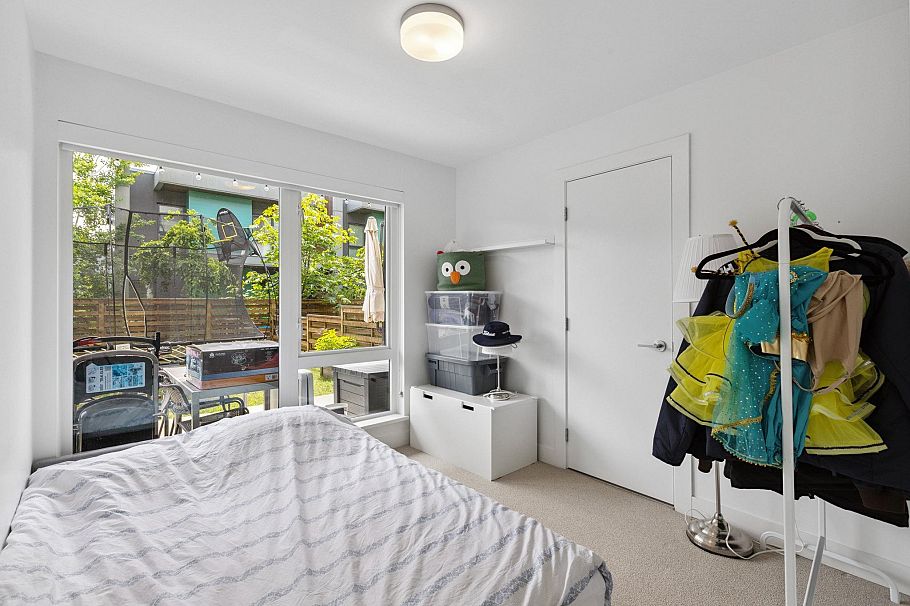 38 3597 Malsum Drive North Vancouver, BC - 24