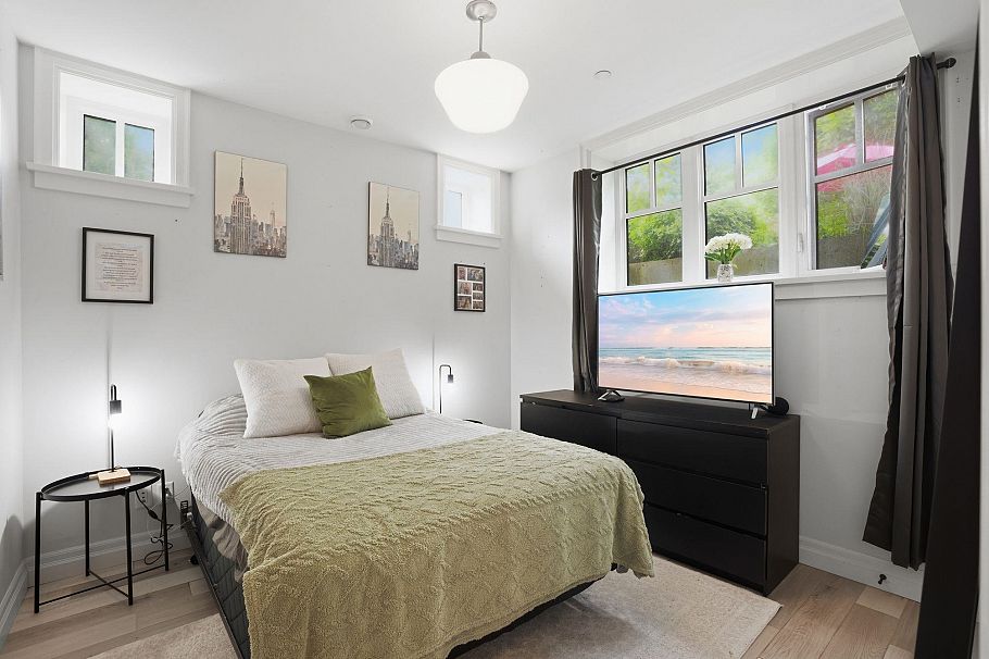 4098 W 16th Avenue Vancouver, BC - 23