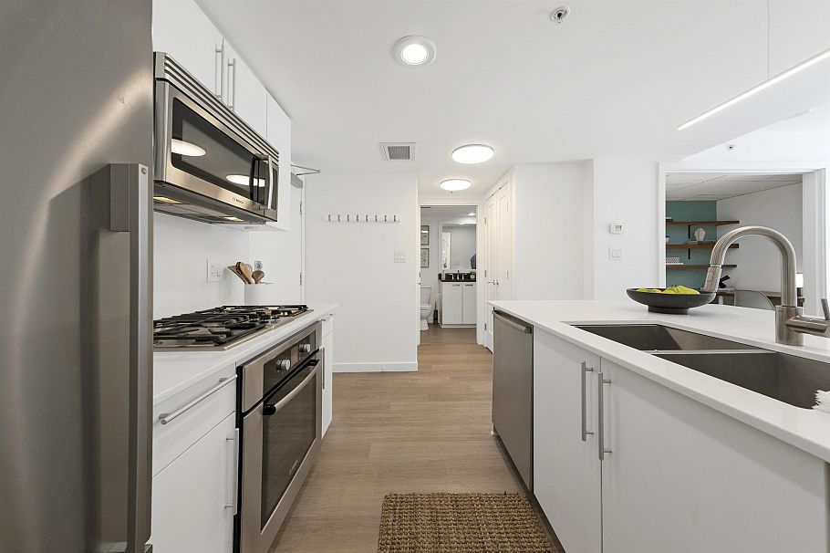 374 2080 W Broadway Vancouver, BC - 5