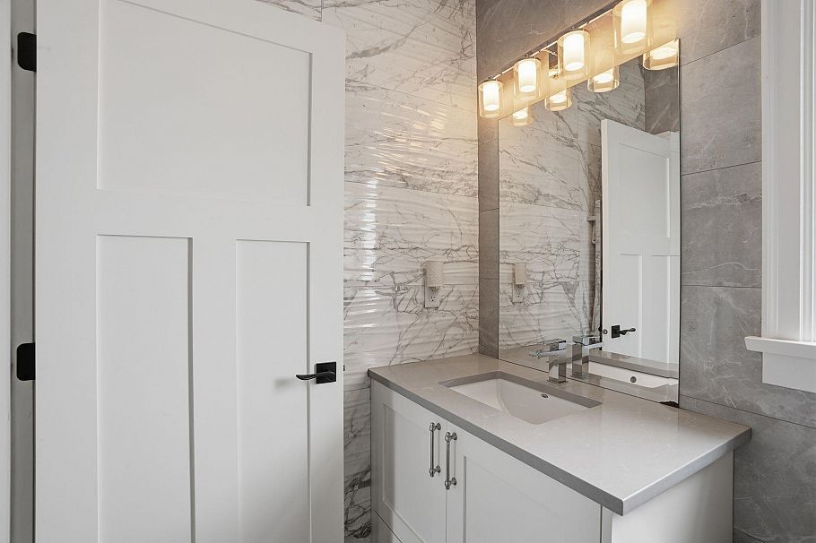 4098 W 16th Avenue Vancouver, BC - 18