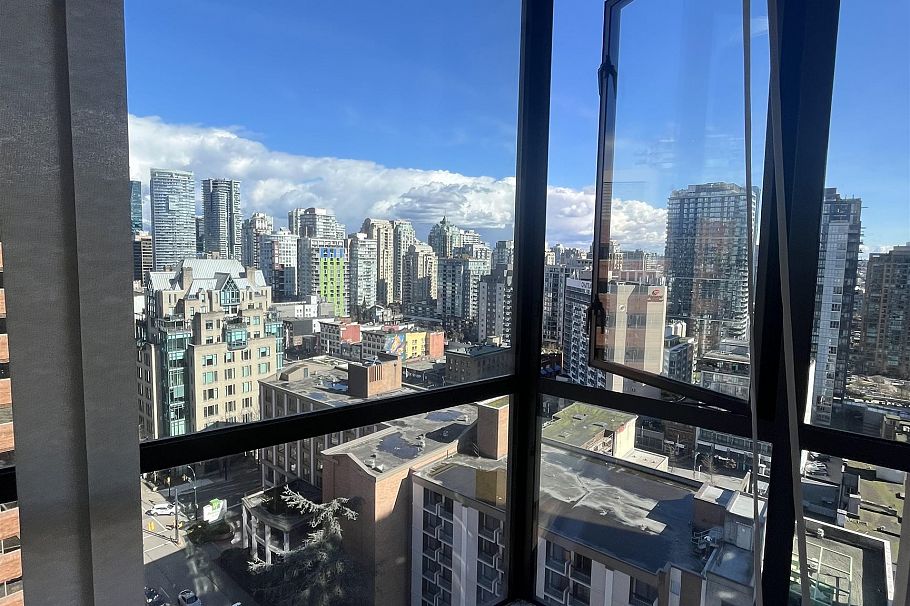 2103 1189 Howe Street Vancouver, BC - 11