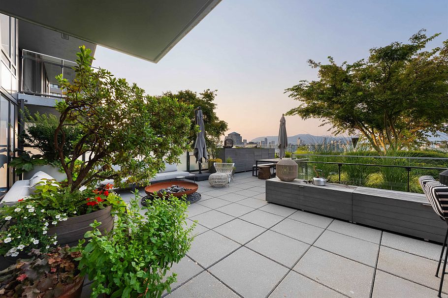 710 2888 Cambie Street Vancouver, BC - 2