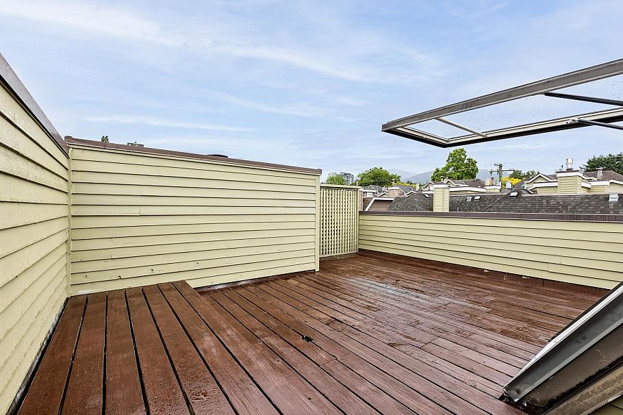 7 240 E Keith Road North Vancouver, BC - 33
