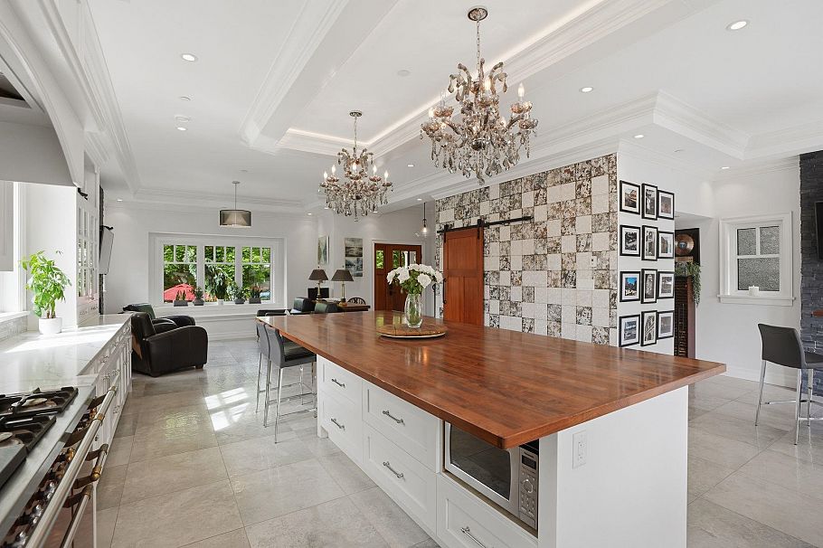 4098 W 16th Avenue Vancouver, BC - 2
