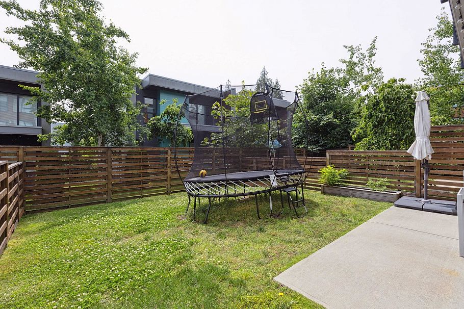 38 3597 Malsum Drive North Vancouver, BC - 28