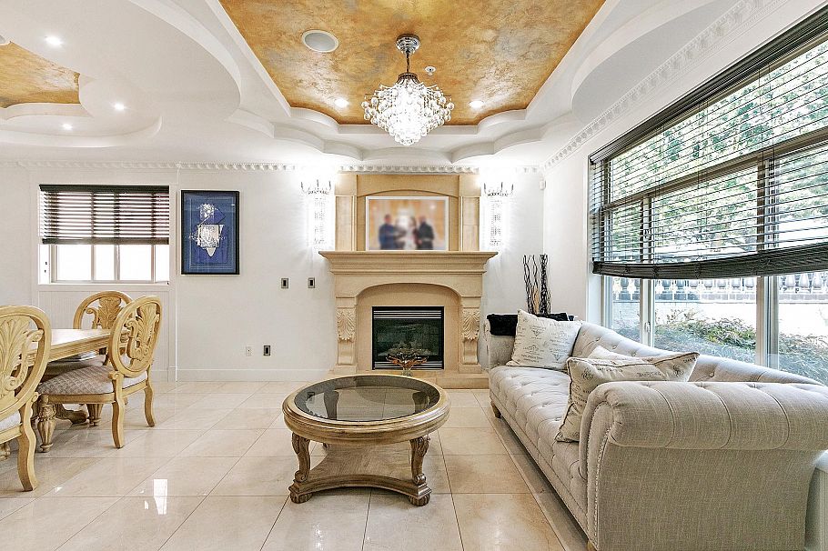 1060 E 61st Avenue Vancouver, BC - 3