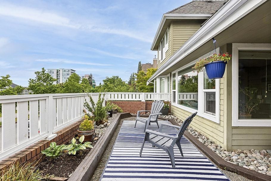 7 240 E Keith Road North Vancouver, BC - 1