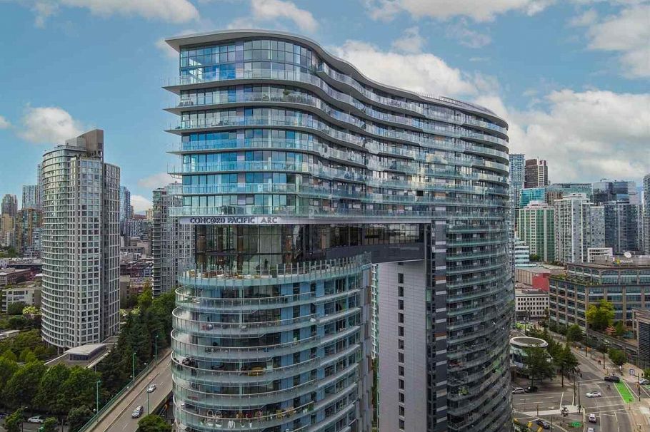 2001 89 Nelson Street Vancouver, BC - 1