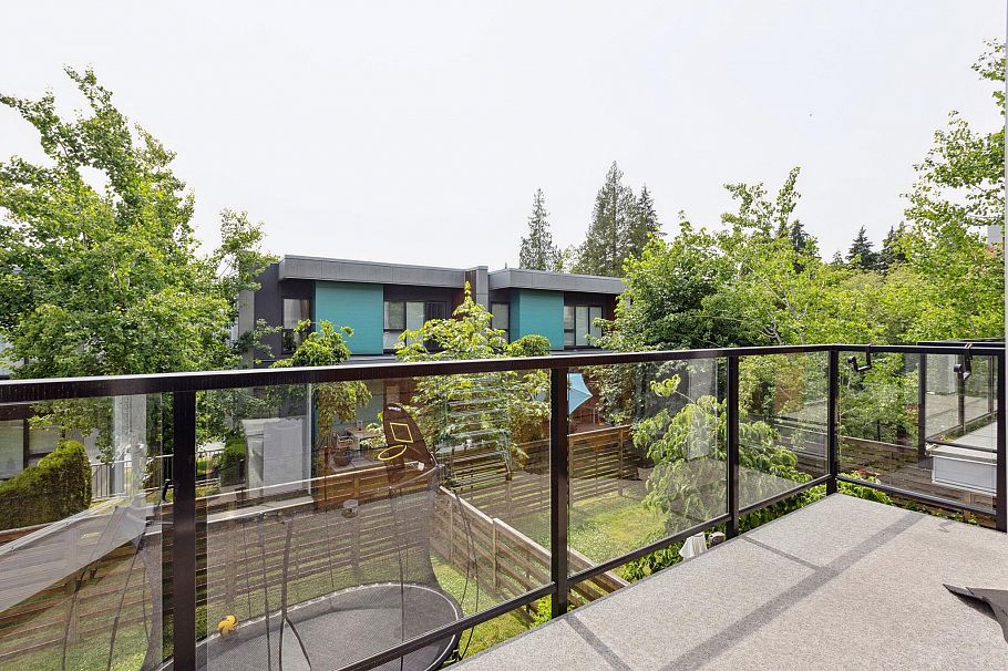 38 3597 Malsum Drive North Vancouver, BC - 26