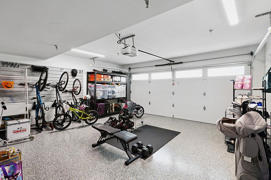 38 3597 Malsum Drive North Vancouver, BC - 30
