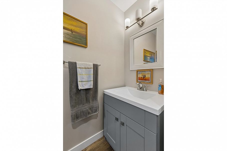 7 240 E Keith Road North Vancouver, BC - 20