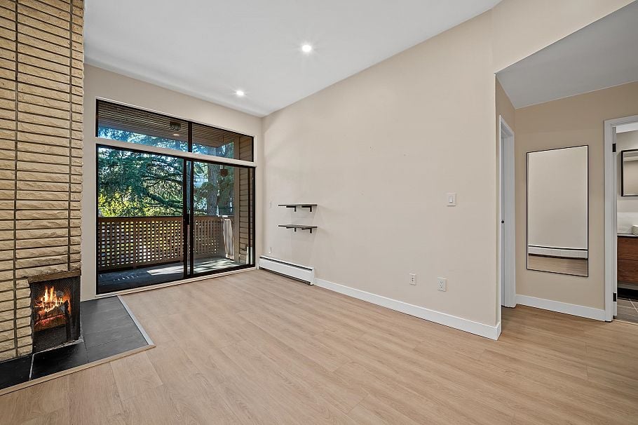 402 2211 W 2nd Ave Vancouver, BC - 2