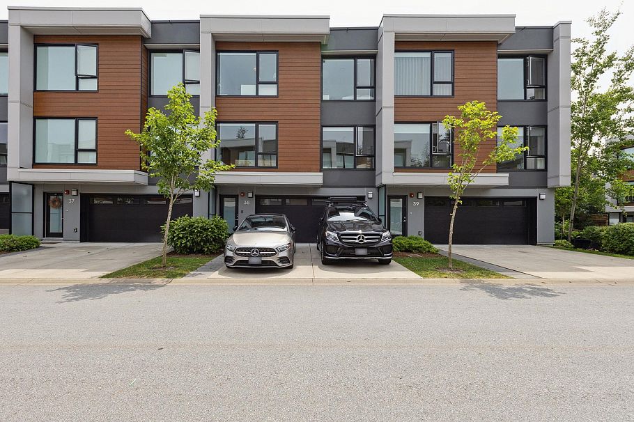 38 3597 Malsum Drive North Vancouver, BC - 31