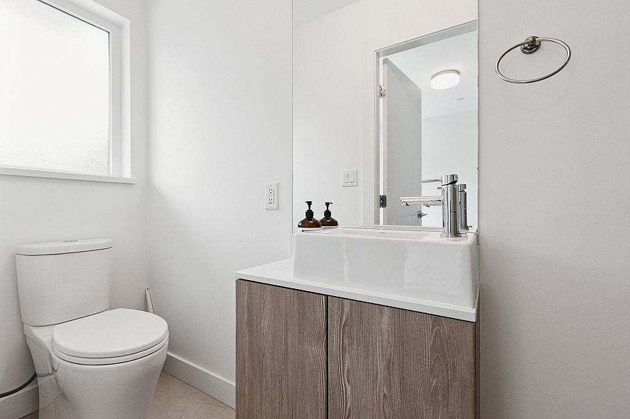 38 3597 Malsum Drive North Vancouver, BC - 25