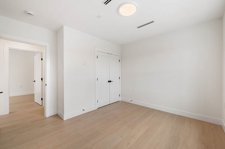 3 3065 Charles Street Vancouver, BC - 29