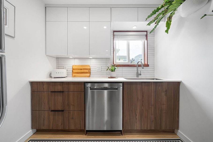 140 2390 Mcgill Street Vancouver, BC - 2
