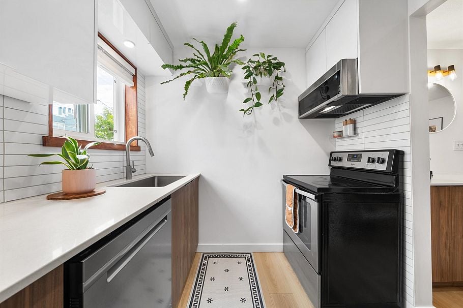 140 2390 Mcgill Street Vancouver, BC - 1